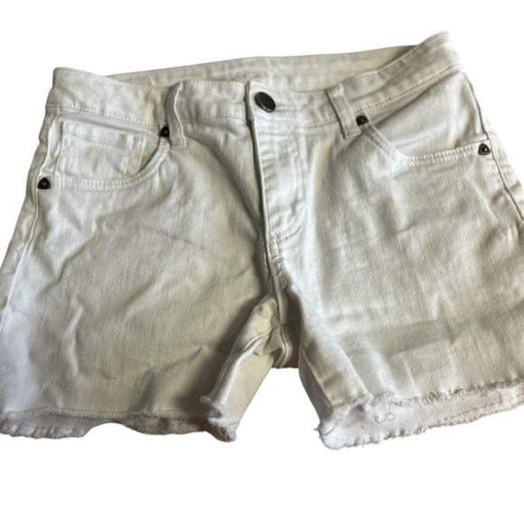 Kut Women's White Denim Cut-Off Shorts‎ Frayed Hem Size 2 Casual - Picture 2 of 11